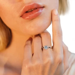 Anel LECARRÉ Topázio e Diamantes Ouro 18k GA121OB
